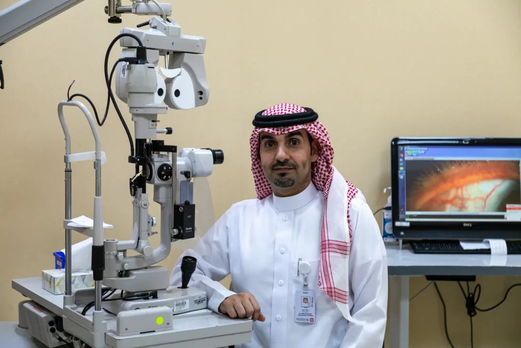 الدكتور مطلق الشيباني أفضل طبيب تصحيح نظر في الحبيب